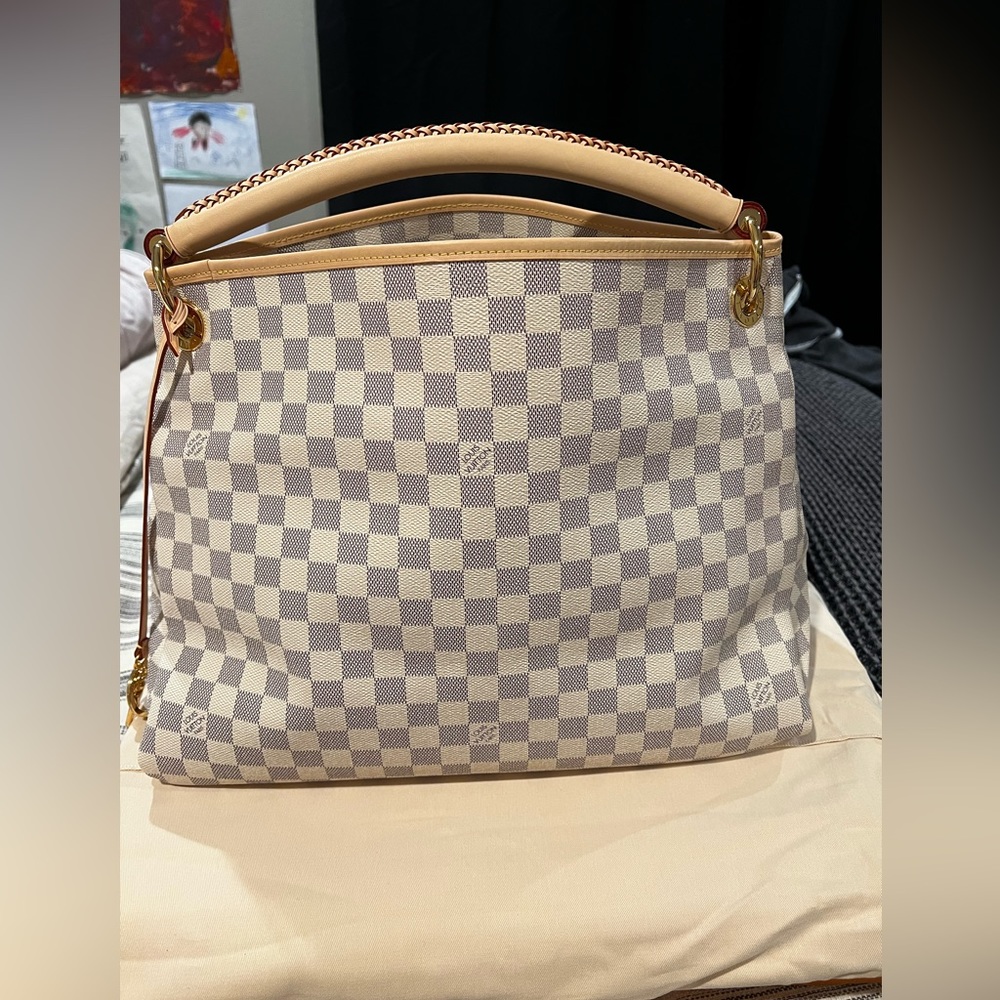 🌸SOLD🌸 Louis  Vuitton Artsy MM